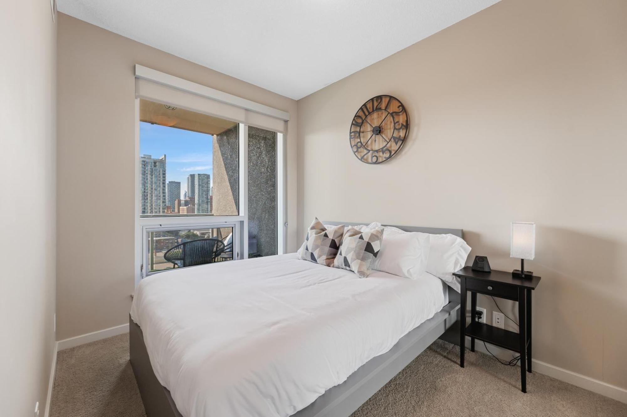 Heart Of Downtown Calgary Spacious Luxury Condo With Stunning Views And Premium Amenities 外观 照片