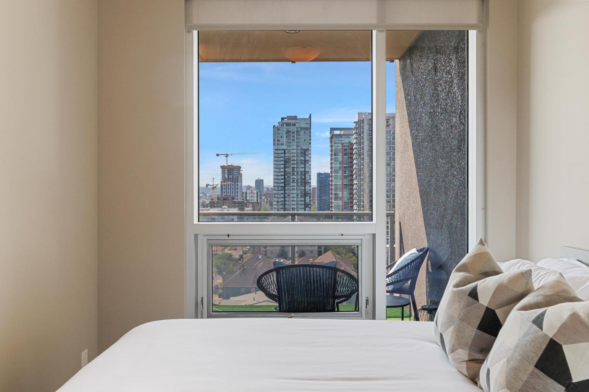 Heart Of Downtown Calgary Spacious Luxury Condo With Stunning Views And Premium Amenities 外观 照片